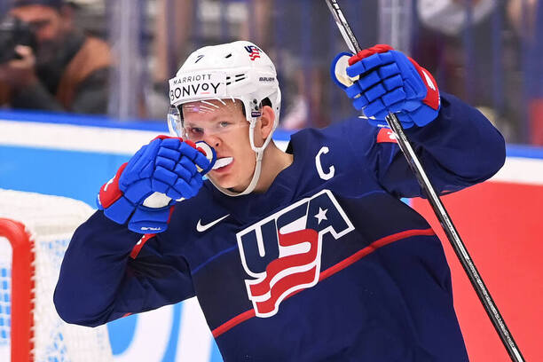 Brady Tkachuk reprezentoval USA aj na MS v hokeji 2024 v Česku