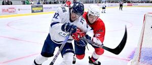 Útočník HC Slovan Bratislava Turner Elson (vľavo). Útočník HC Slovan Bratislava Turner Elson (vľavo).