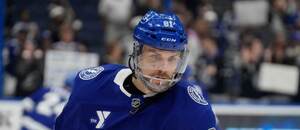 Obranca Tampa Bay Lightning Erik Černák. Obranca Tampa Bay Lightning Erik Černák.
